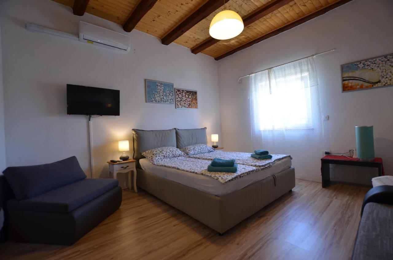 Graziella Apartment Ровин Екстериор снимка